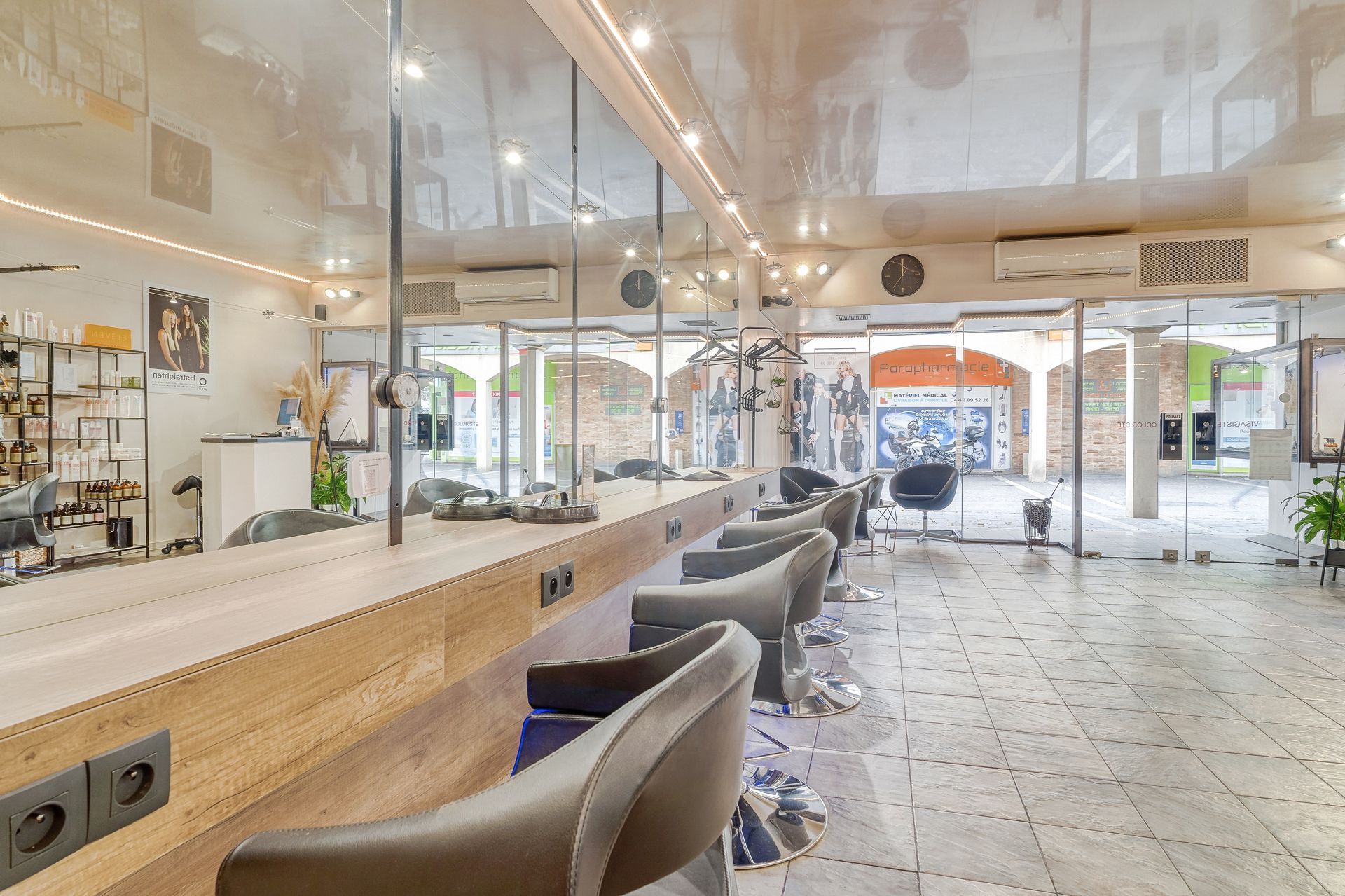 Nouvelle Vague Vitrolles - Coiffeur (adresse, horaires, avis)