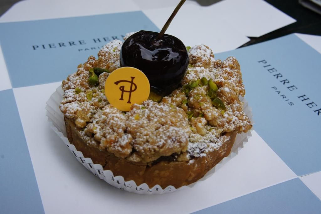 Pierre Hermé Paris - 72 rue Bonaparte 75006 Paris - Pâtisseries