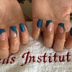 Logo Nails Institut